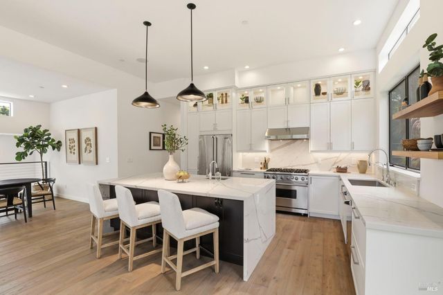 82 S Knoll Rd, Mill Valley, CA 94941