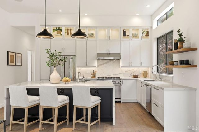 82 S Knoll Rd, Mill Valley, CA 94941