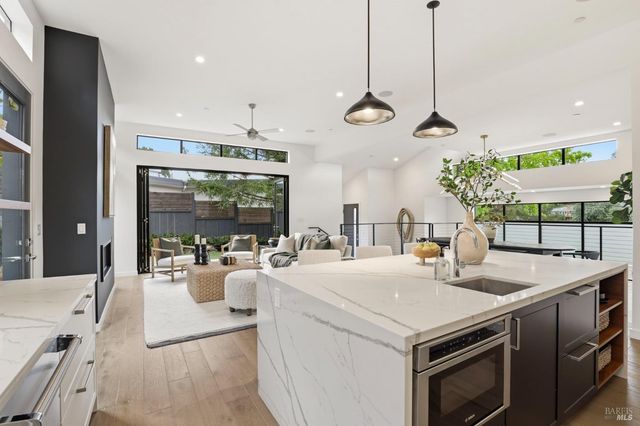 82 S Knoll Rd, Mill Valley, CA 94941