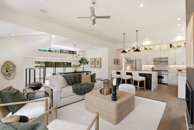 82 S Knoll Rd, Mill Valley, CA 94941