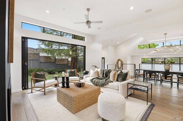 82 S Knoll Rd, Mill Valley, CA 94941