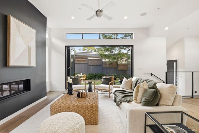 82 S Knoll Rd, Mill Valley, CA 94941