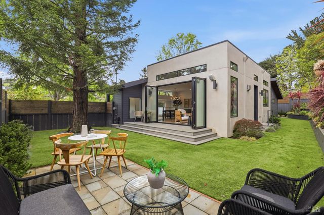 82 S Knoll Rd, Mill Valley, CA 94941