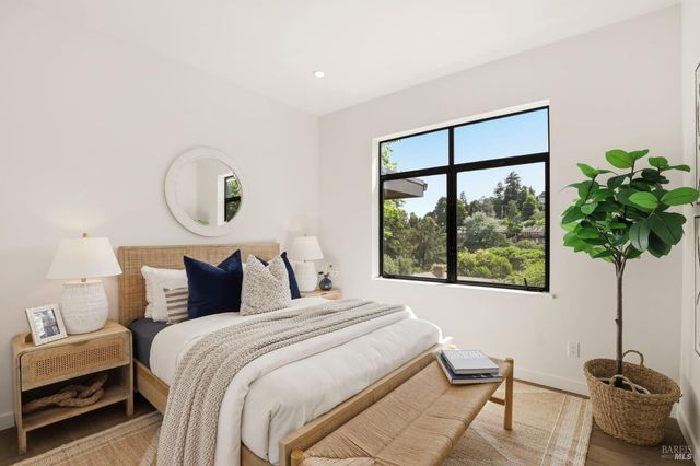 82 S Knoll Rd, Mill Valley, CA 94941