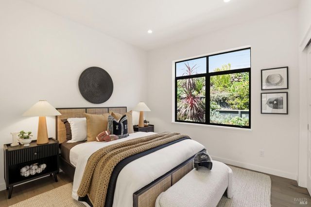 82 S Knoll Rd, Mill Valley, CA 94941