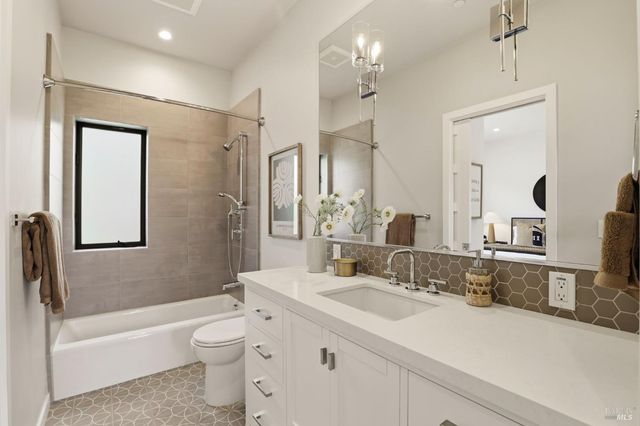 82 S Knoll Rd, Mill Valley, CA 94941