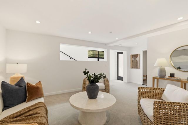 82 S Knoll Rd, Mill Valley, CA 94941