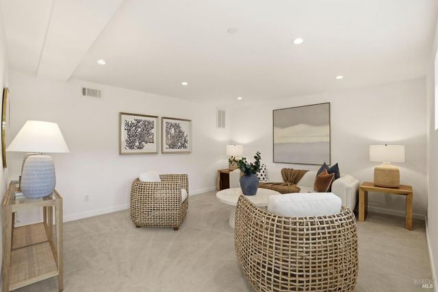 82 S Knoll Rd, Mill Valley, CA 94941