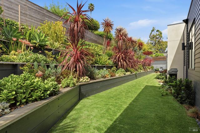 82 S Knoll Rd, Mill Valley, CA 94941