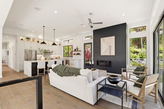 82 S Knoll Rd, Mill Valley, CA 94941