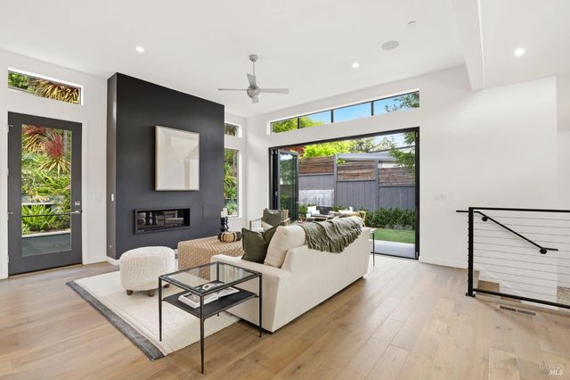 82 S Knoll Rd, Mill Valley, CA 94941