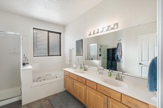 4957 Night Hawk Drive NE, Rio Rancho, NM 87144