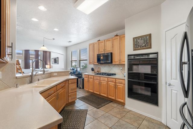 4957 Night Hawk Drive NE, Rio Rancho, NM 87144