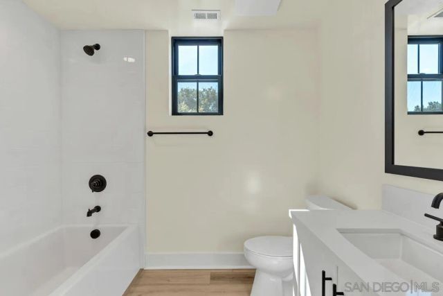 1103 Catania Dr 104, Encinitas, CA 92024