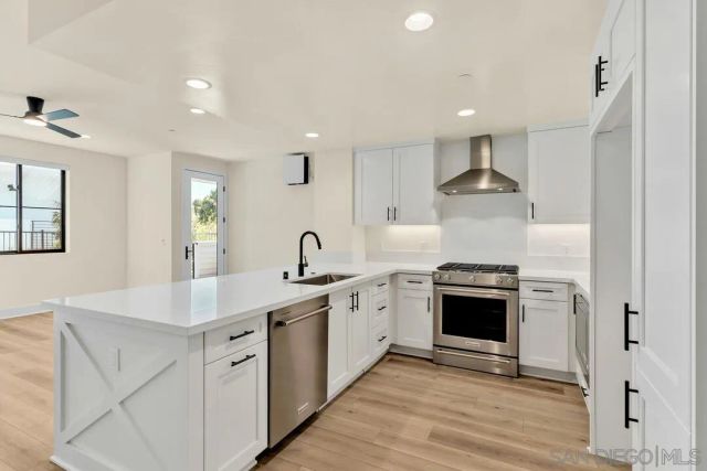 1103 Catania Dr 104, Encinitas, CA 92024