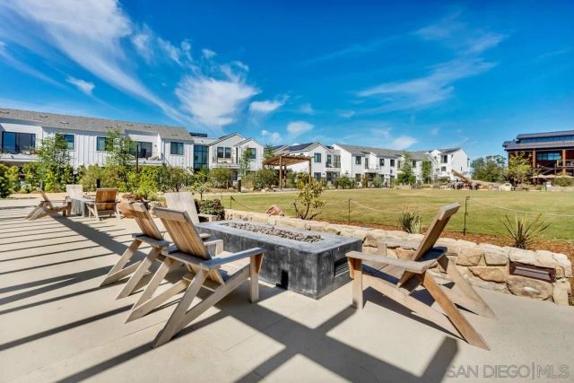 1103 Catania Dr 104, Encinitas, CA 92024