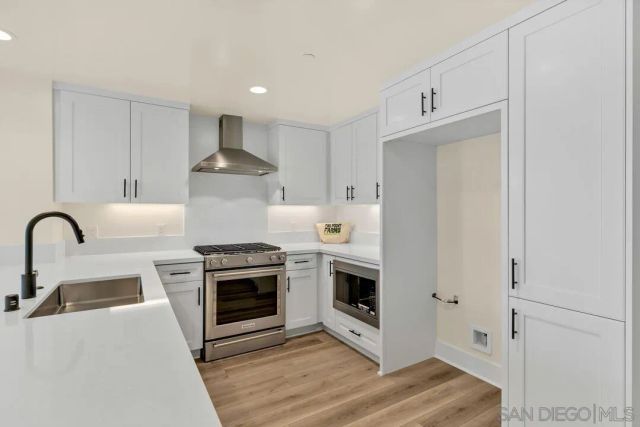 1103 Catania Dr 104, Encinitas, CA 92024