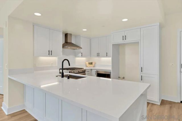 1103 Catania Dr 104, Encinitas, CA 92024