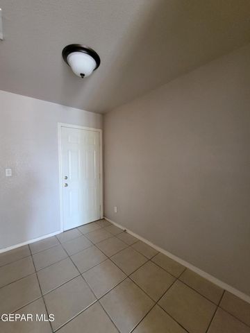10051 RAILROAD Drive 704, El Paso, TX 79924