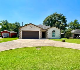 216 Thornridge, Bridge City, TX 77611