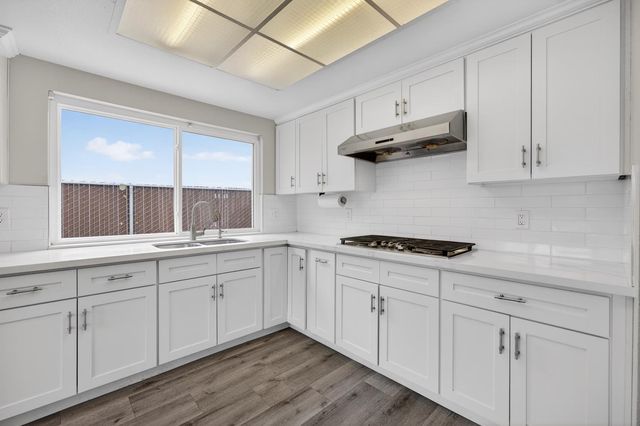 6975 Casa Del Este Way, Sacramento, CA 95828