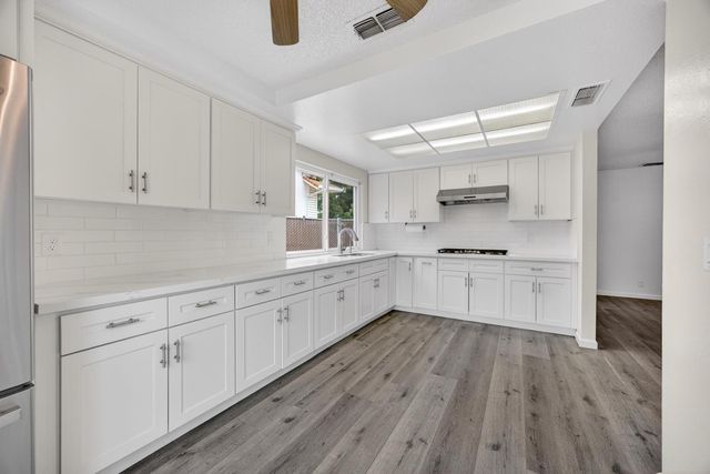 6975 Casa Del Este Way, Sacramento, CA 95828