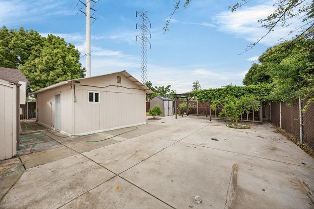 6975 Casa Del Este Way, Sacramento, CA 95828