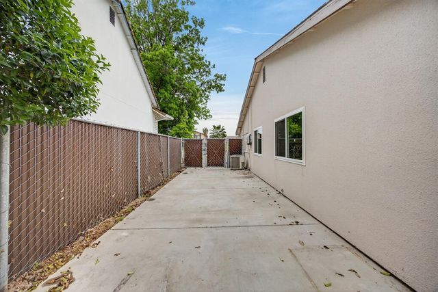 6975 Casa Del Este Way, Sacramento, CA 95828