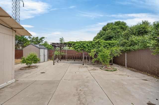 6975 Casa Del Este Way, Sacramento, CA 95828