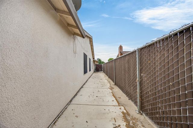 6975 Casa Del Este Way, Sacramento, CA 95828