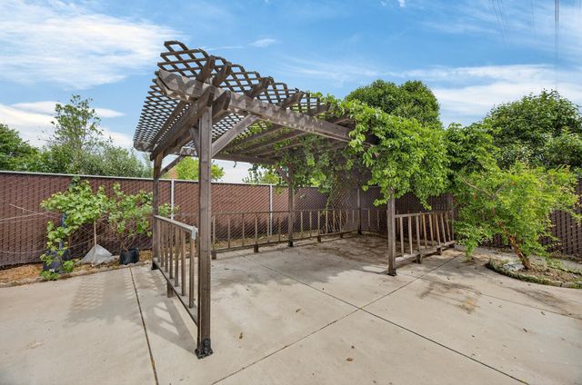 6975 Casa Del Este Way, Sacramento, CA 95828