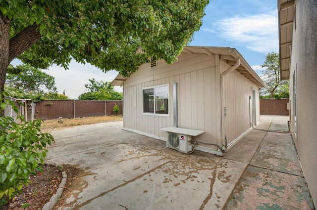 6975 Casa Del Este Way, Sacramento, CA 95828