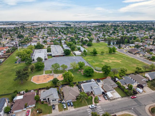 6975 Casa Del Este Way, Sacramento, CA 95828