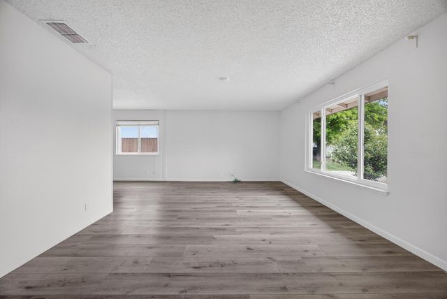 6975 Casa Del Este Way, Sacramento, CA 95828