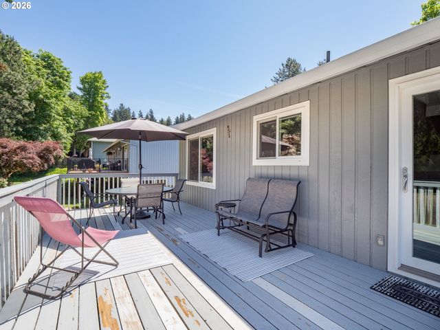 1360 TAMARISK Dr, West Linn, OR 97068