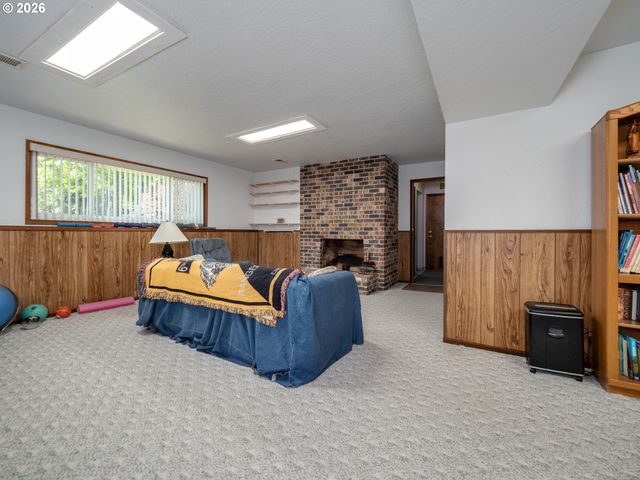 1360 TAMARISK Dr, West Linn, OR 97068