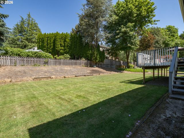 1360 TAMARISK Dr, West Linn, OR 97068