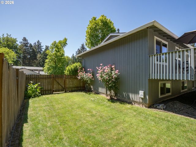 1360 TAMARISK Dr, West Linn, OR 97068