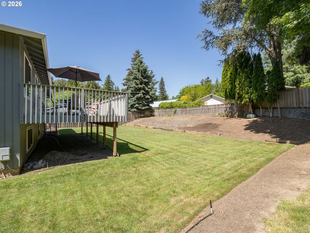 1360 TAMARISK Dr, West Linn, OR 97068