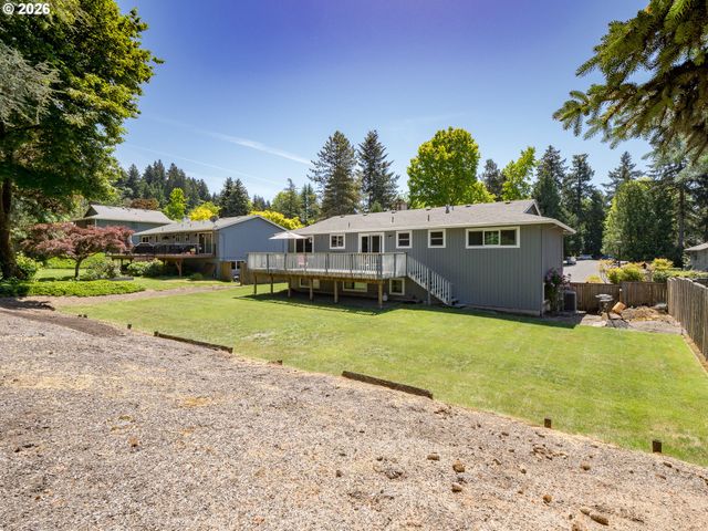 1360 TAMARISK Dr, West Linn, OR 97068