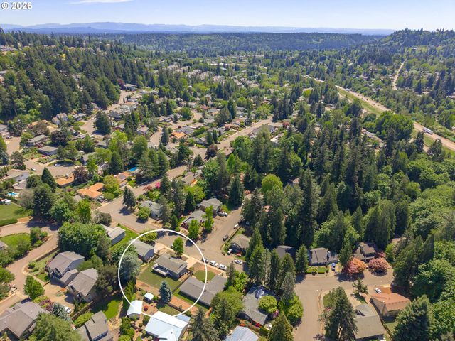 1360 TAMARISK Dr, West Linn, OR 97068