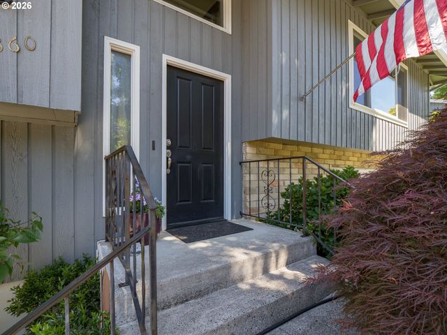 1360 TAMARISK Dr, West Linn, OR 97068