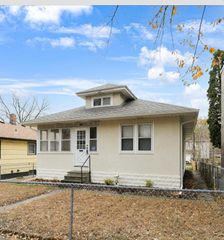 1078 Thomas Avenue, Saint Paul, MN 55104
