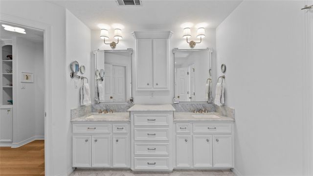 1924 Fairway Drive, Huntsville, TX 77340