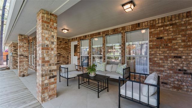 1924 Fairway Drive, Huntsville, TX 77340