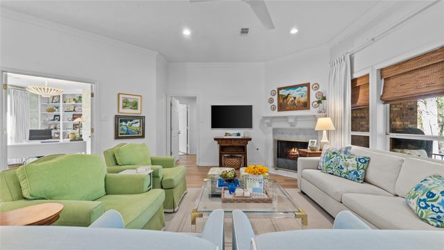 1924 Fairway Drive, Huntsville, TX 77340