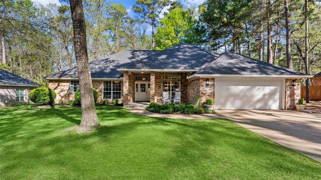1924 Fairway Drive, Huntsville, TX 77340