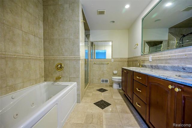 42160 Woodward Avenue 7, Bloomfield Hills, MI 48304