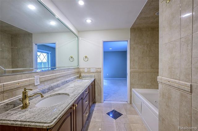 42160 Woodward Avenue 7, Bloomfield Hills, MI 48304