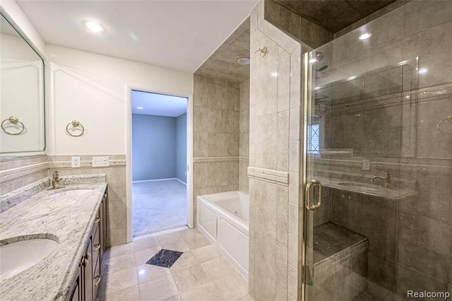 42160 Woodward Avenue 7, Bloomfield Hills, MI 48304
